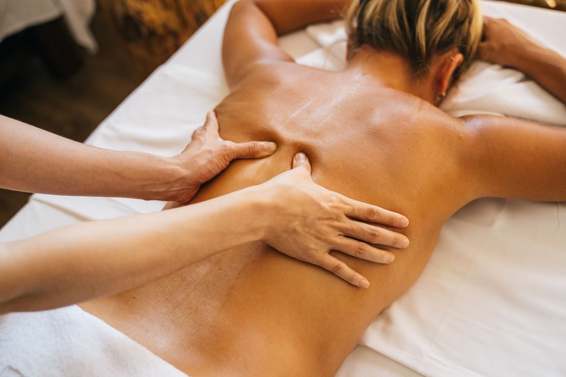 Back massage with oil